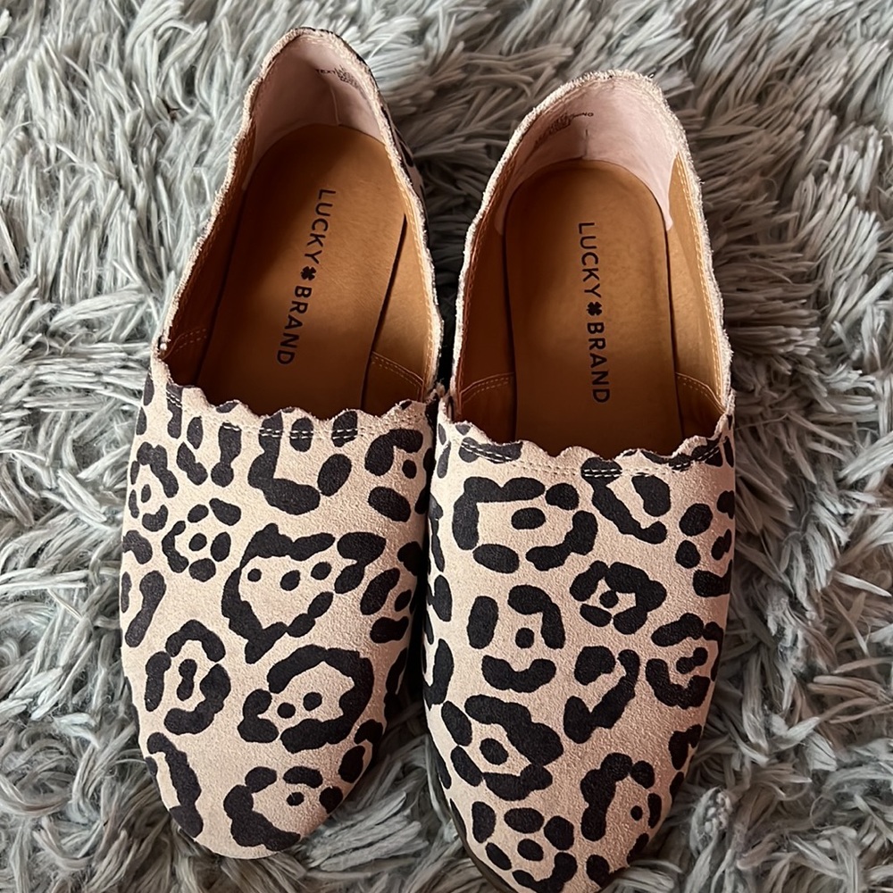 Cloeey Suede Leather Leopard Print Flats - Picture 5 of 7